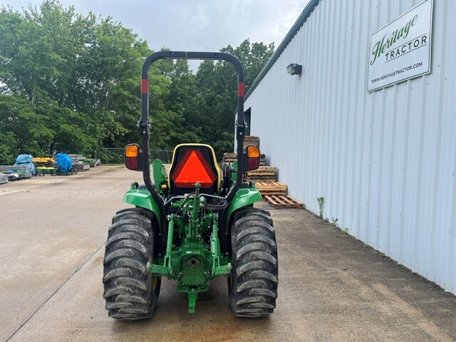 2018 John Deere 3033R Tractor