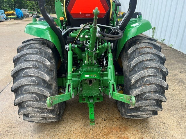 2018 John Deere 3033R Tractor