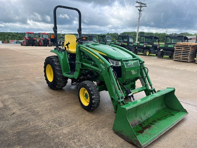 2018 John Deere 3033R Tractor