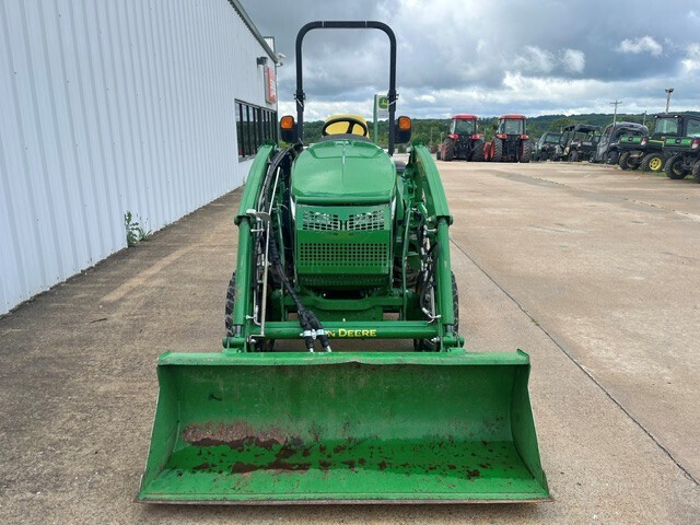 2018 John Deere 3033R Tractor