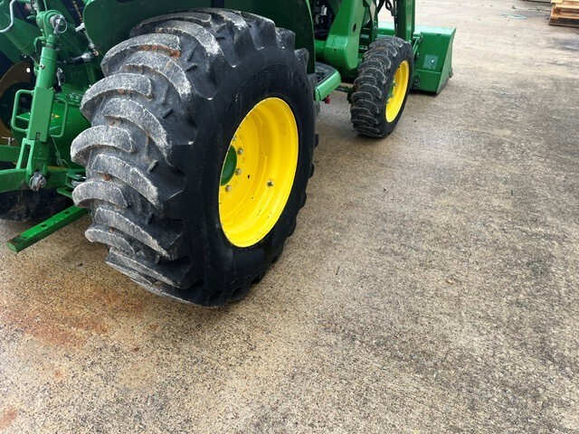 2018 John Deere 3033R Tractor