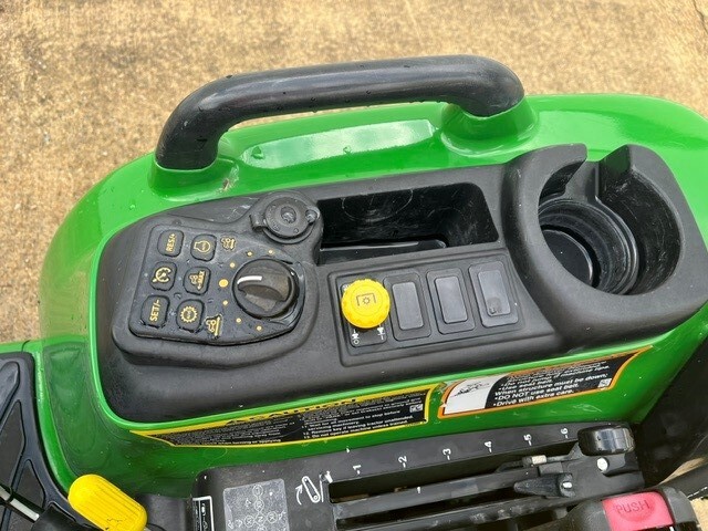 2018 John Deere 3033R Tractor