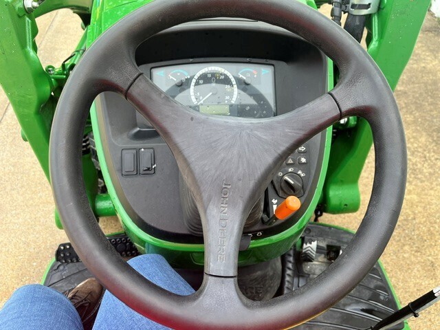 2018 John Deere 3033R Tractor