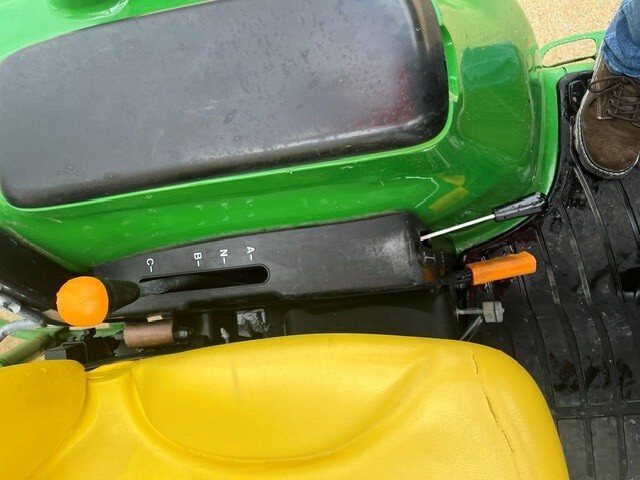2018 John Deere 3033R Tractor
