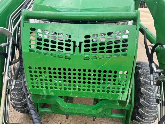 2018 John Deere 3033R Tractor