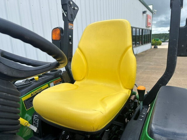 2018 John Deere 3033R Tractor