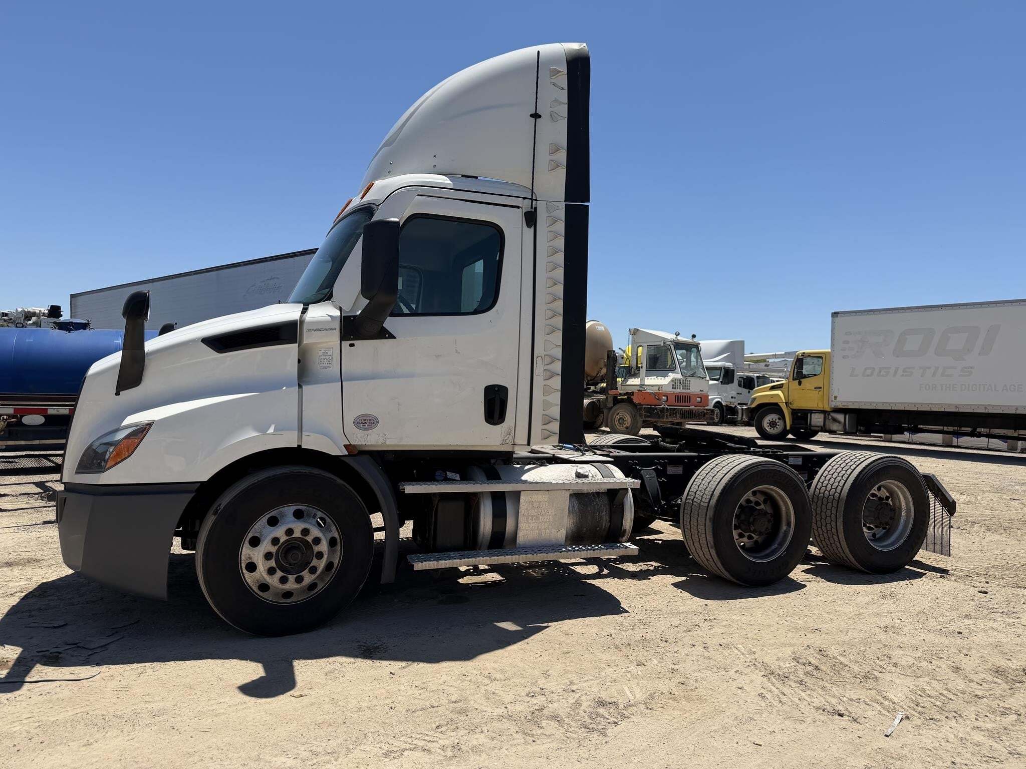 2022 Freightliner CASCADIA 116 Semi Trucks/Trailer