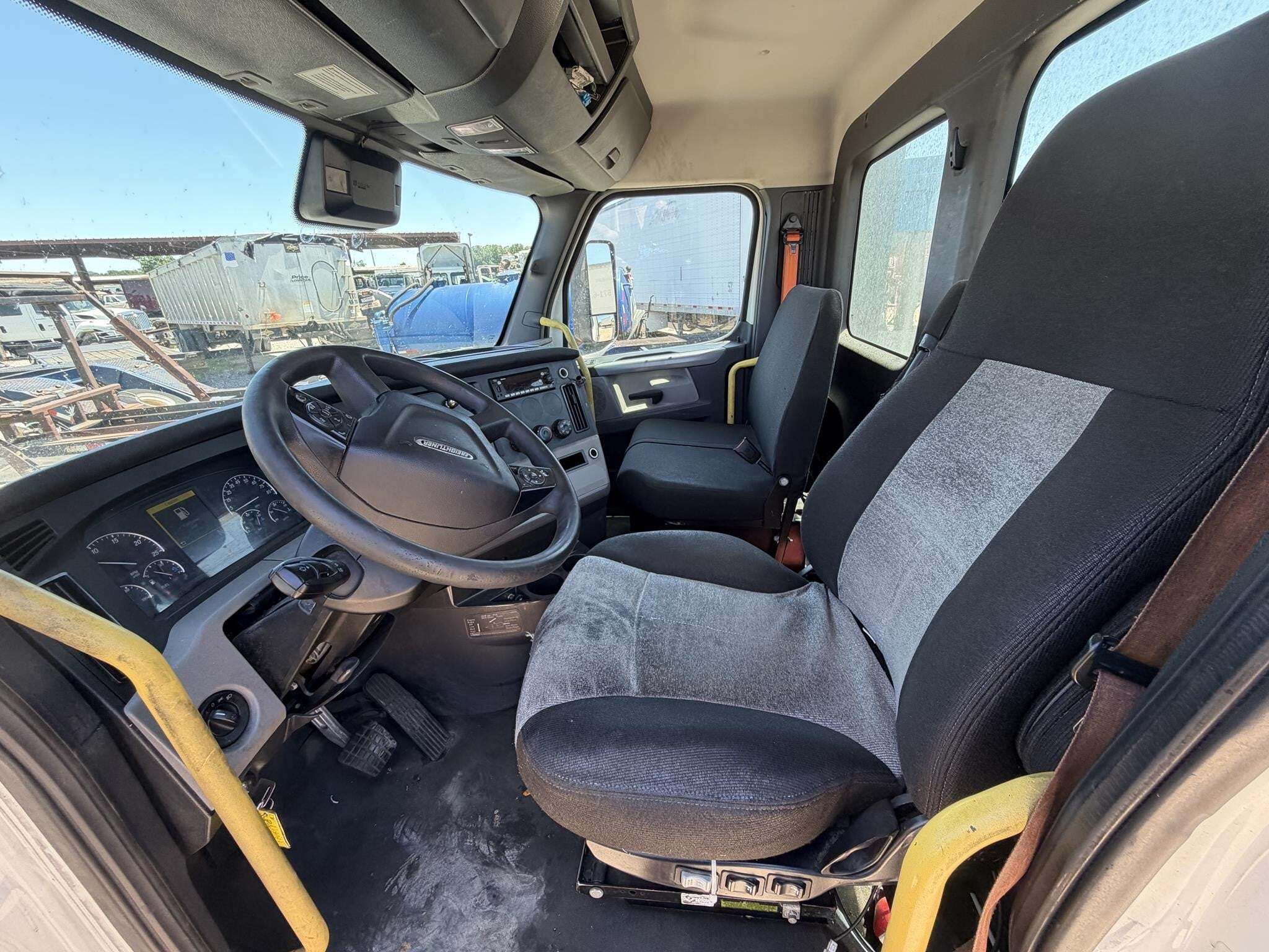 2022 Freightliner CASCADIA 116 Semi Trucks/Trailer