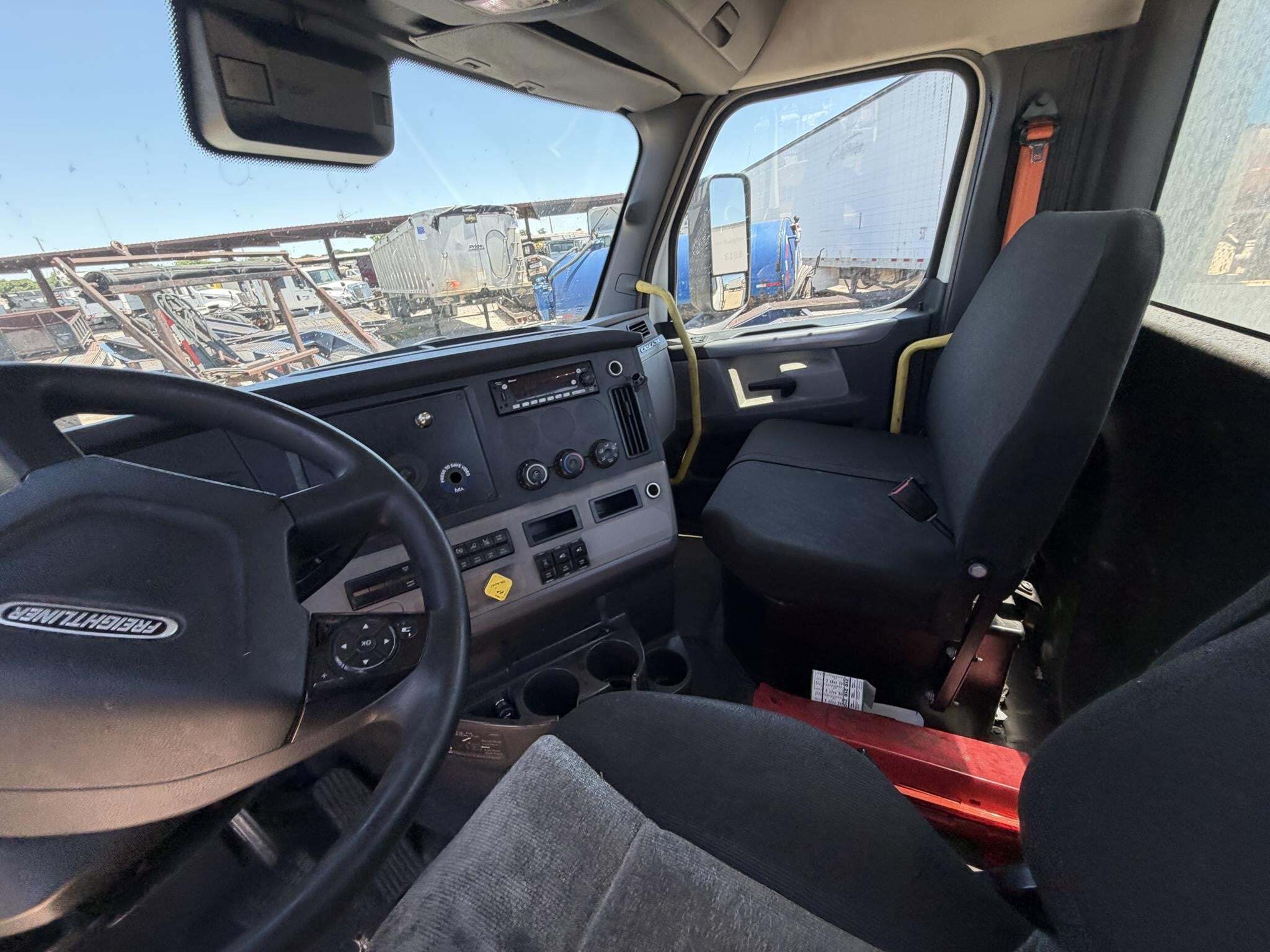 2022 Freightliner CASCADIA 116 Semi Trucks/Trailer