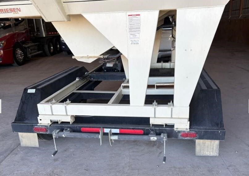 2000 Friesen Titan 4 SE Seed Tender