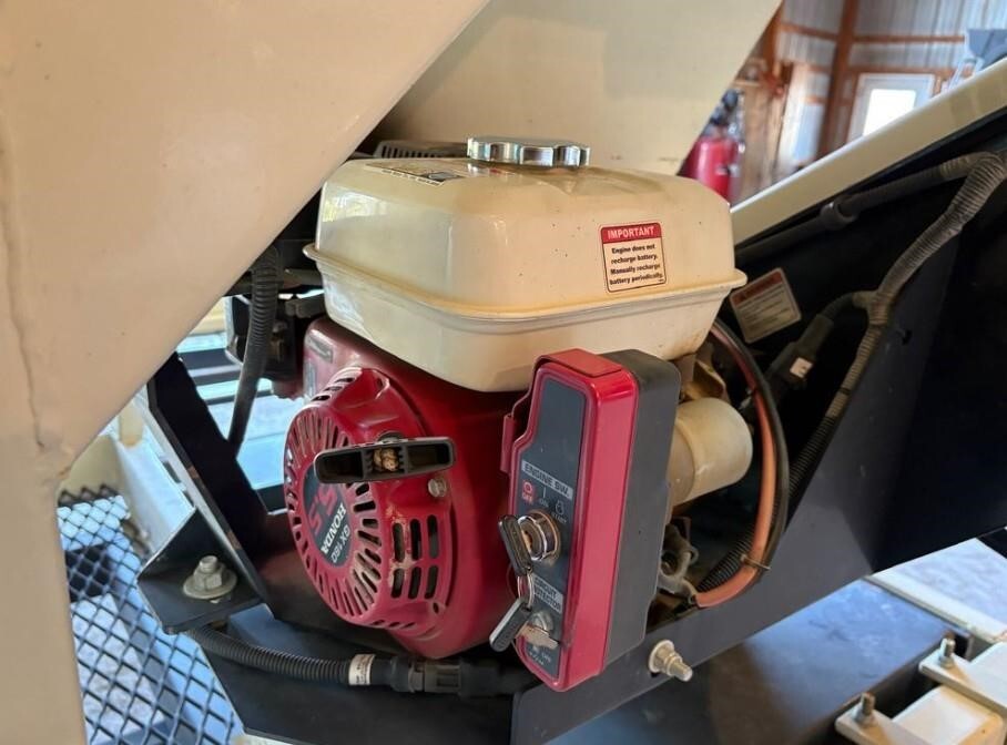 2000 Friesen Titan 4 SE Seed Tender