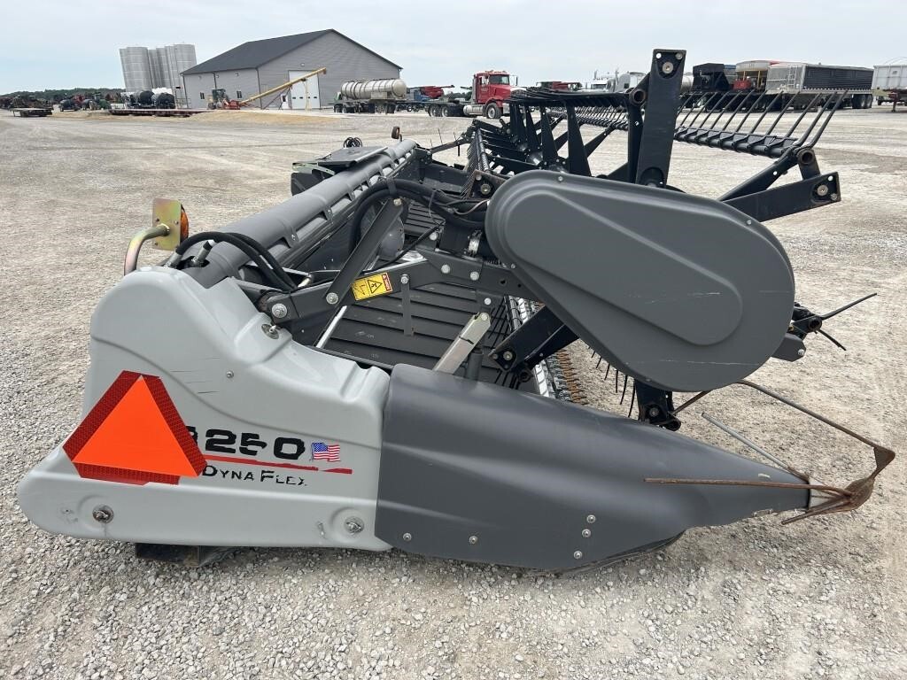 2013 Gleaner 9250 Platform
