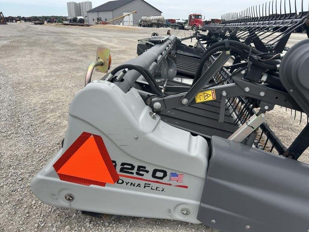 2013 Gleaner 9250 Platform