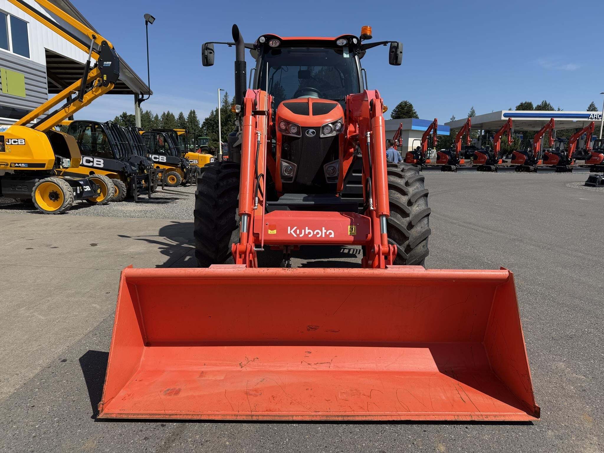2022 Kubota M7-132 DELUXE Tractor