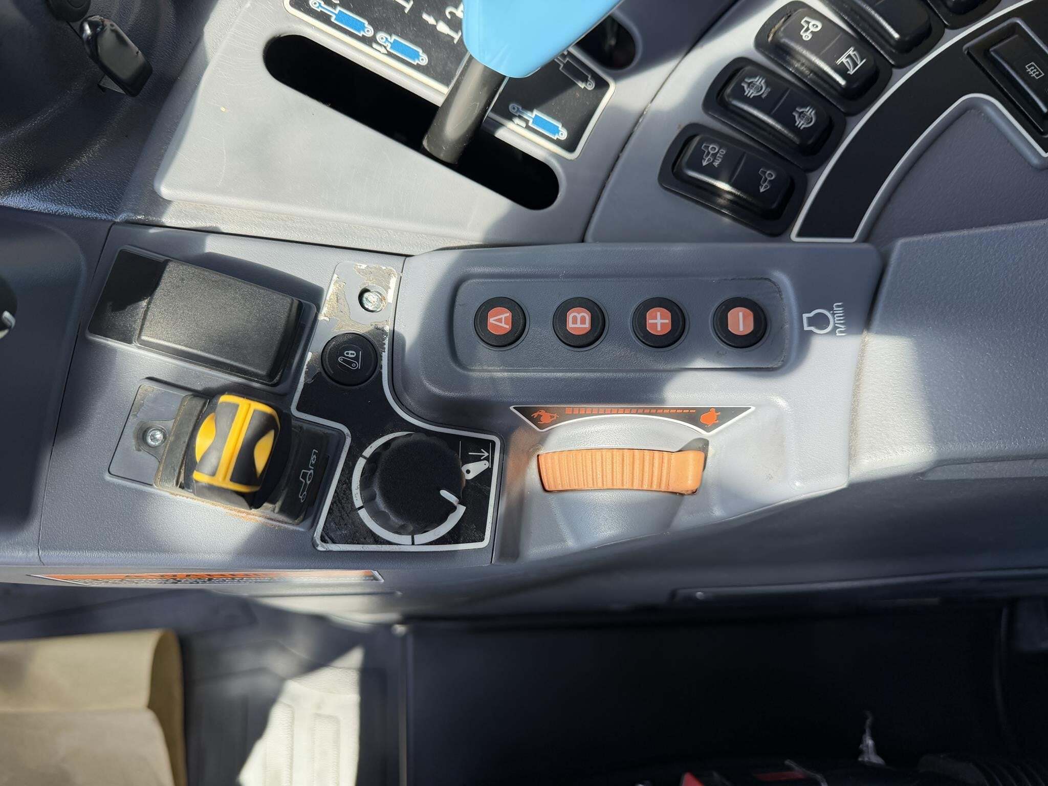 2022 Kubota M7-132 DELUXE Tractor