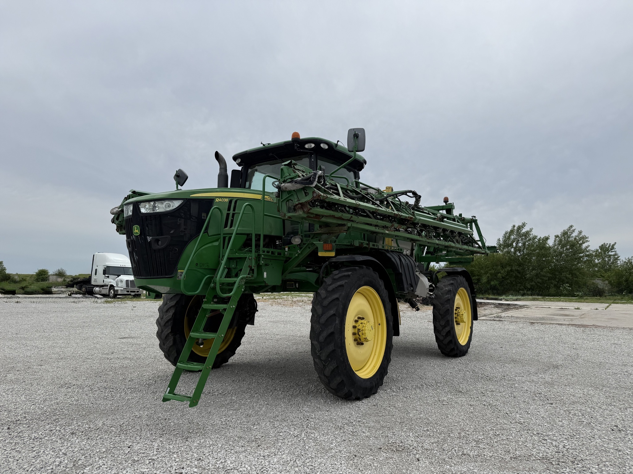 2018 John Deere R4038 Self-Propelled Sprayer