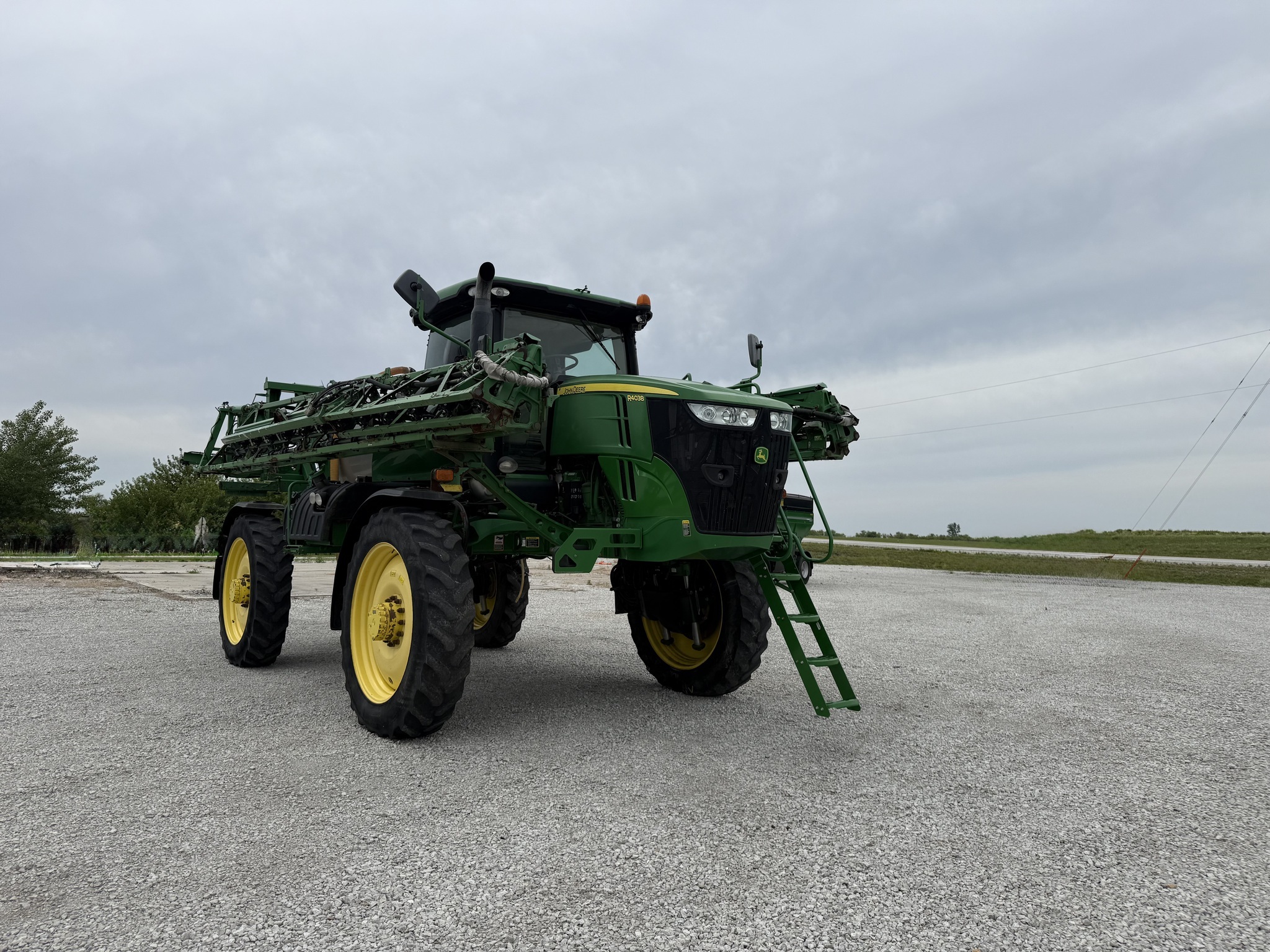 2018 John Deere R4038 Self-Propelled Sprayer