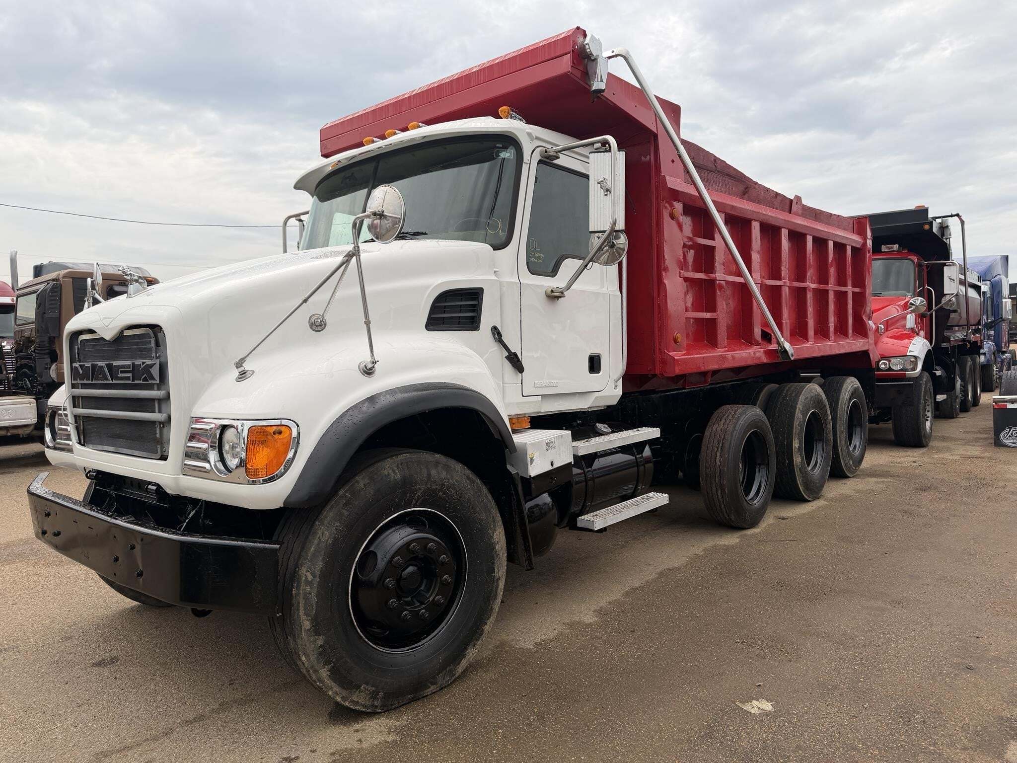 2006 Mack Granite CV713 Dump Trucks/Trailer