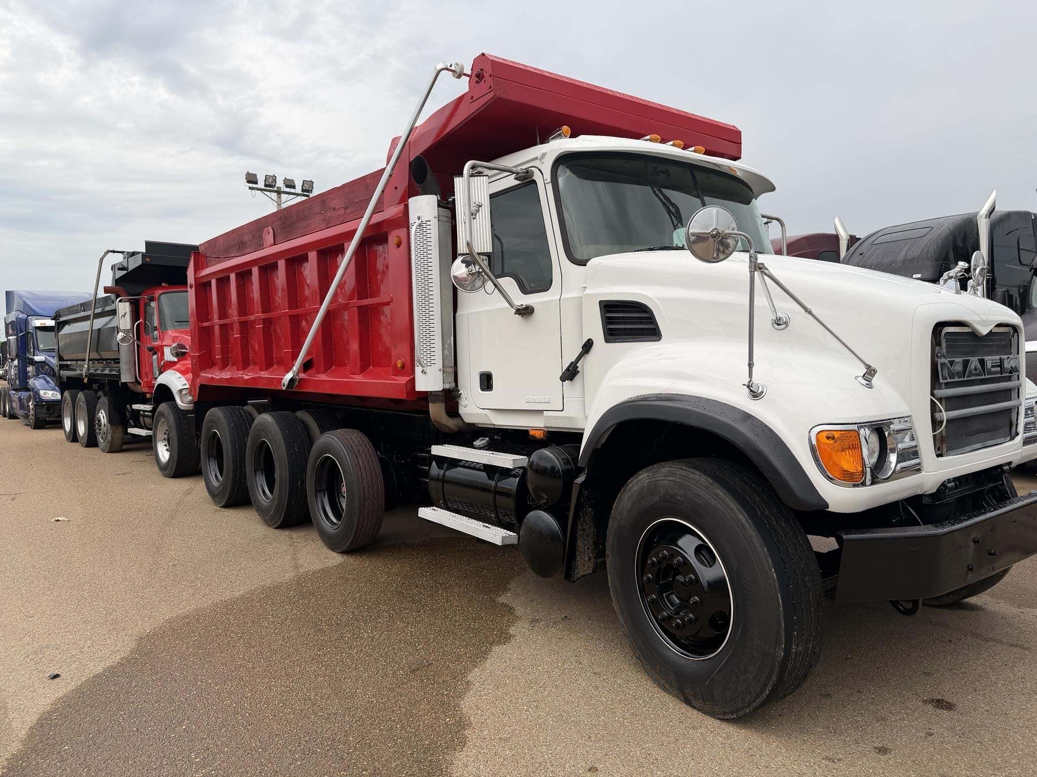 2006 Mack Granite CV713 Dump Trucks/Trailer