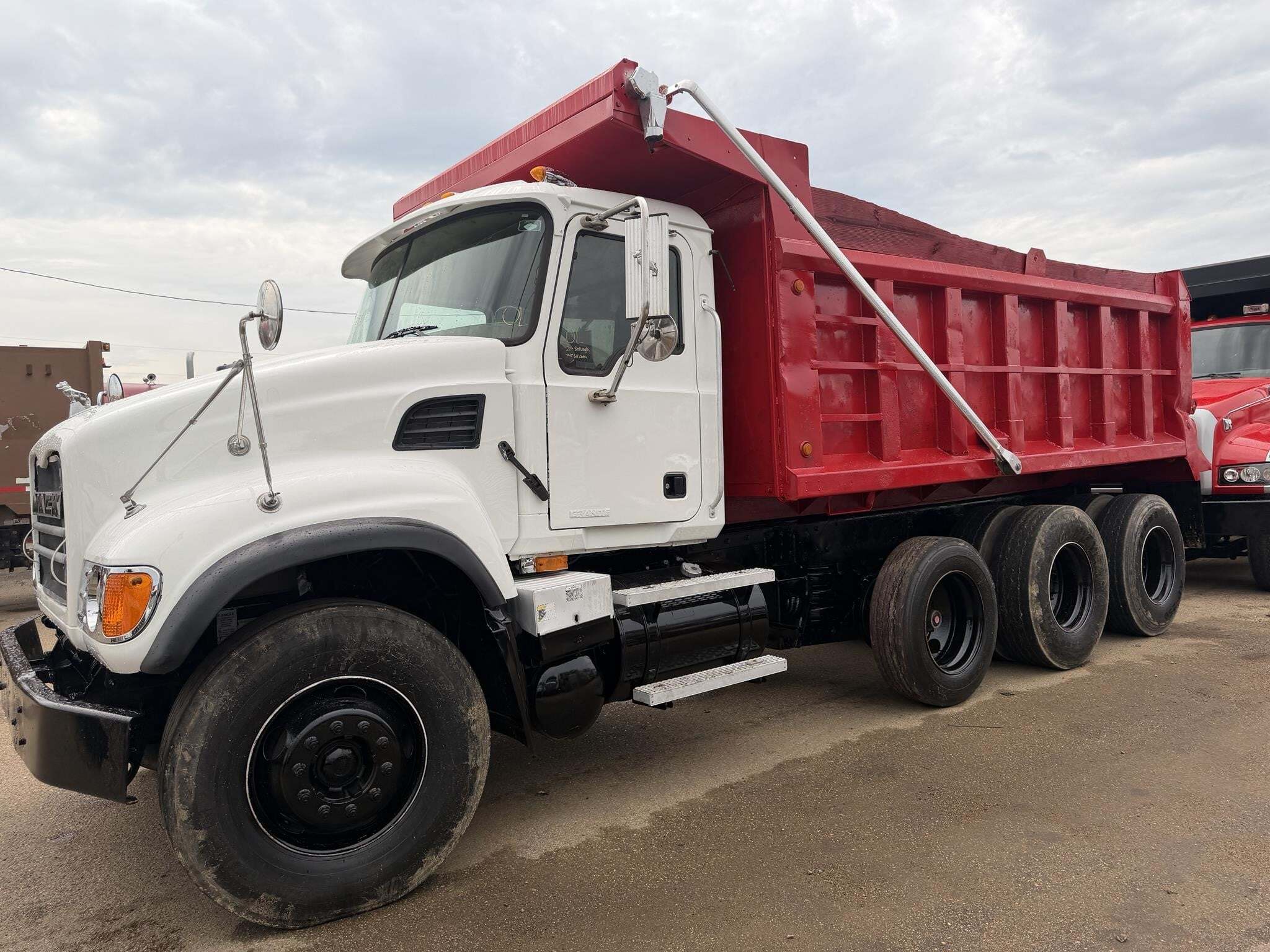 2006 Mack Granite CV713 Dump Trucks/Trailer