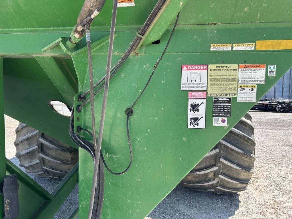 2008 J&M 1000-20 Grain Cart