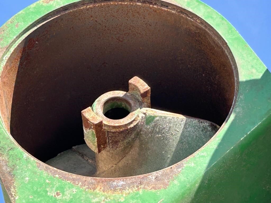 2008 J&M 1000-20 Grain Cart