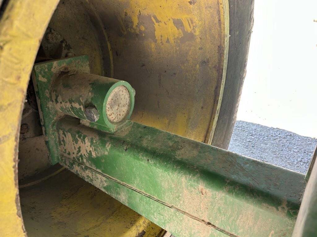 2008 J&M 1000-20 Grain Cart