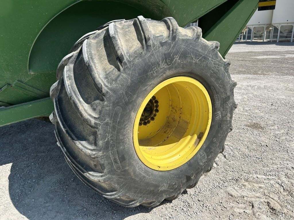2008 J&M 1000-20 Grain Cart