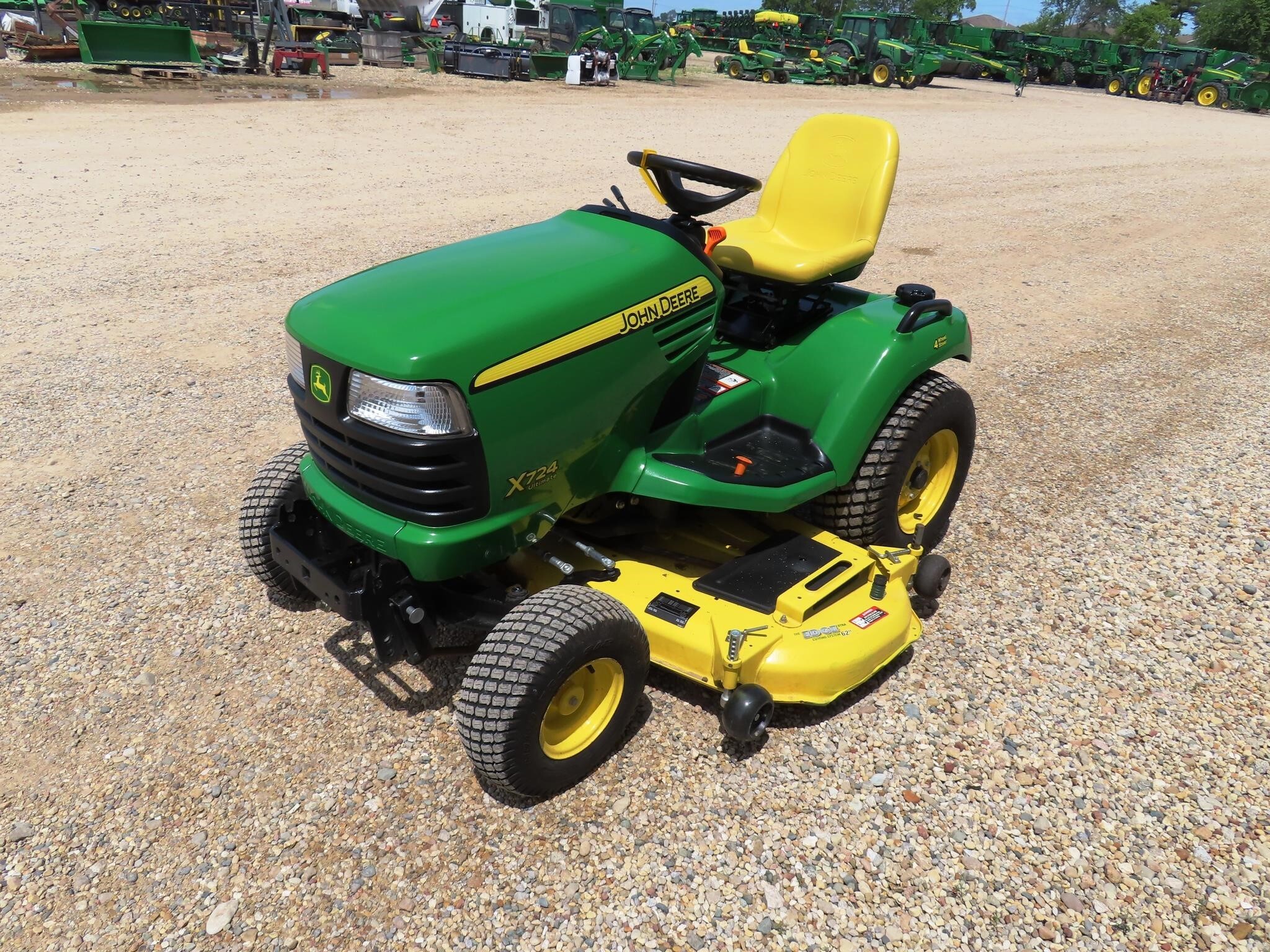 2012 John Deere X724 Lawn Mower