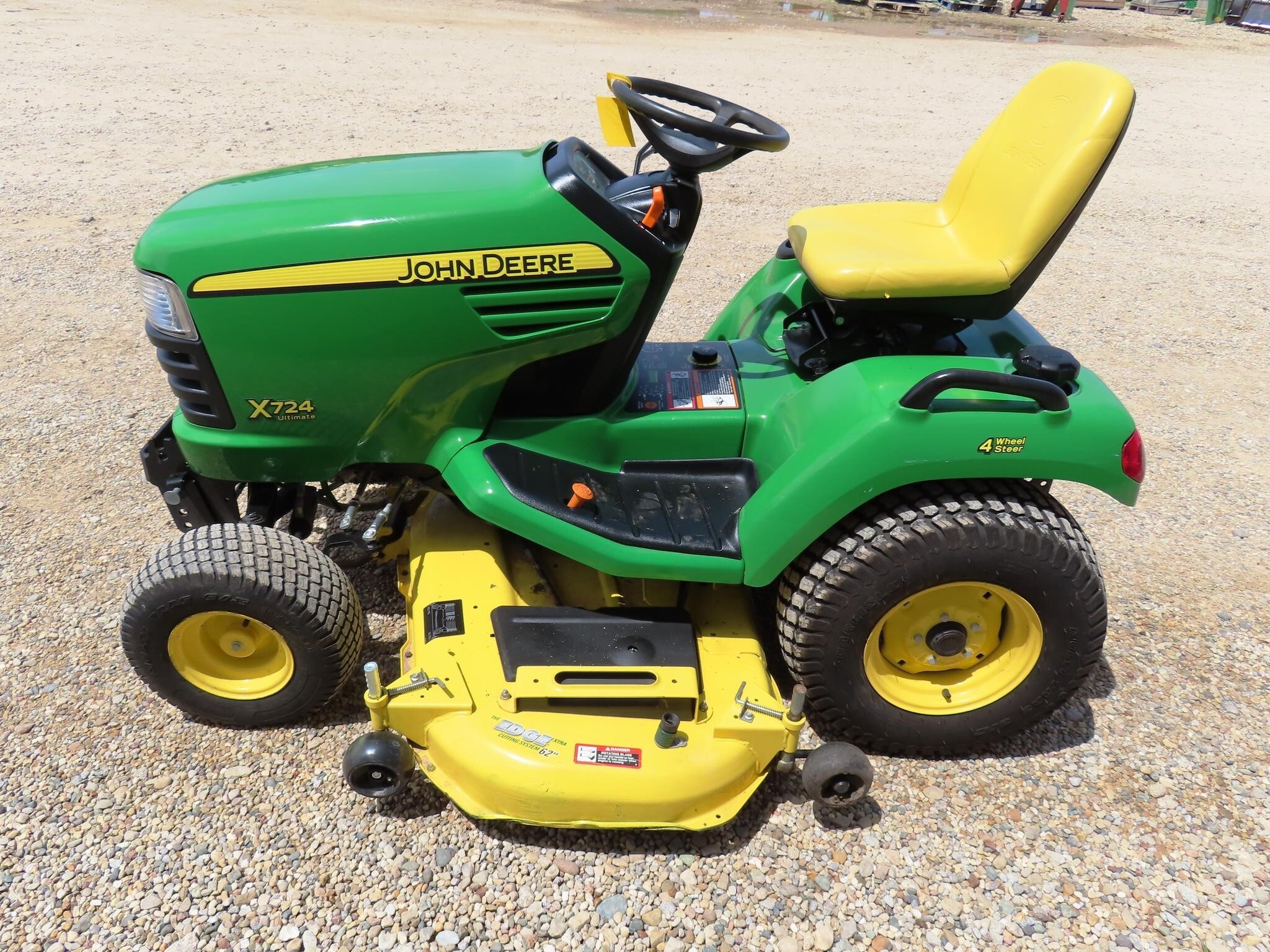 2012 John Deere X724 Lawn Mower