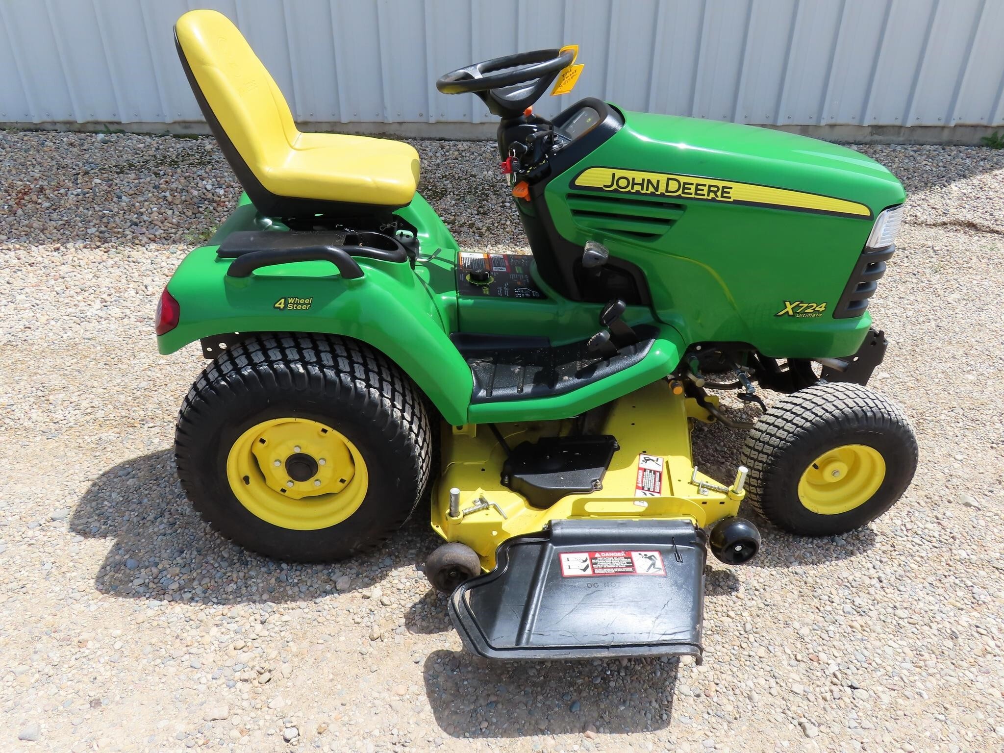 2012 John Deere X724 Lawn Mower