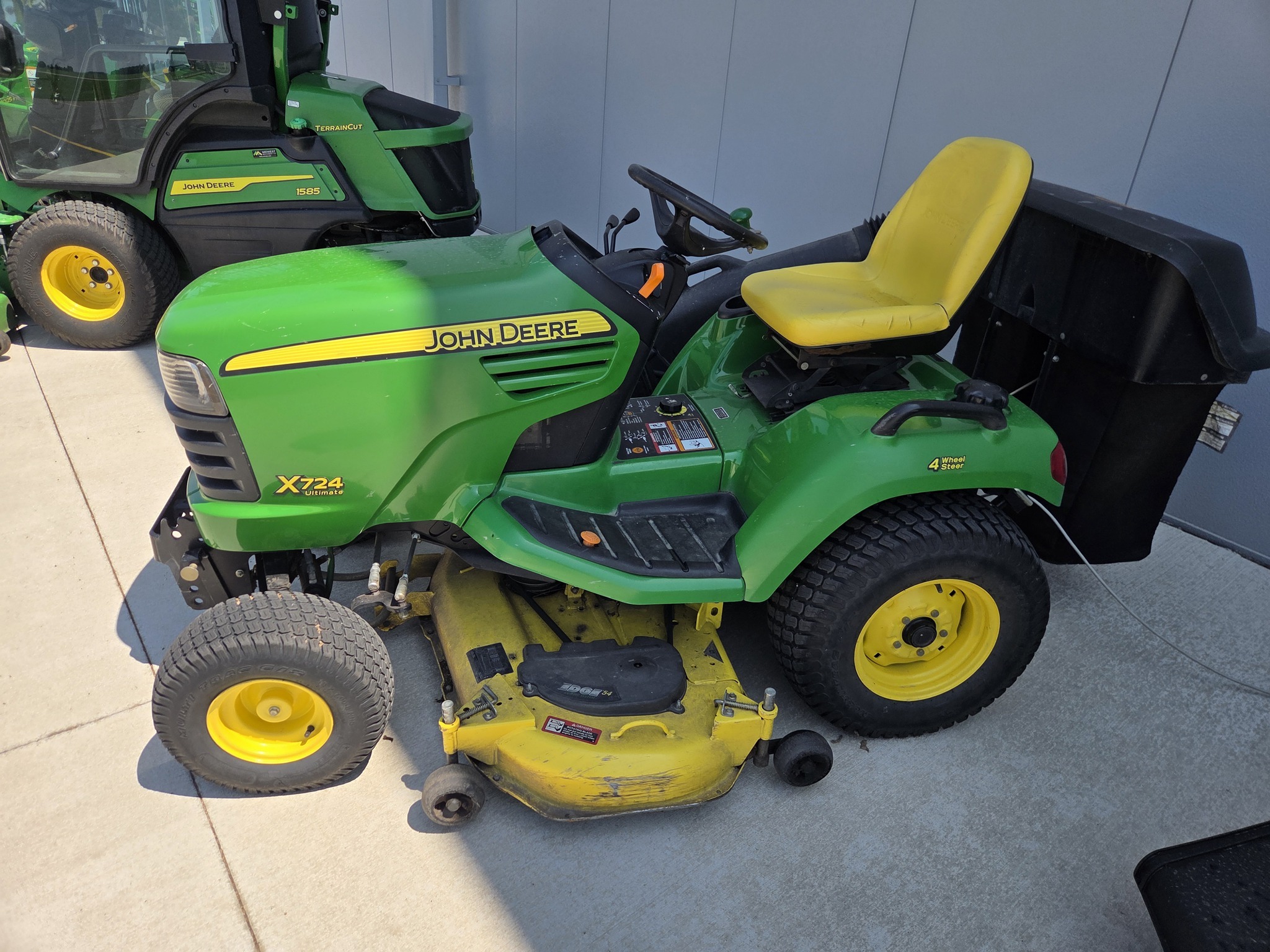 2007 John Deere X724 Lawn Mower