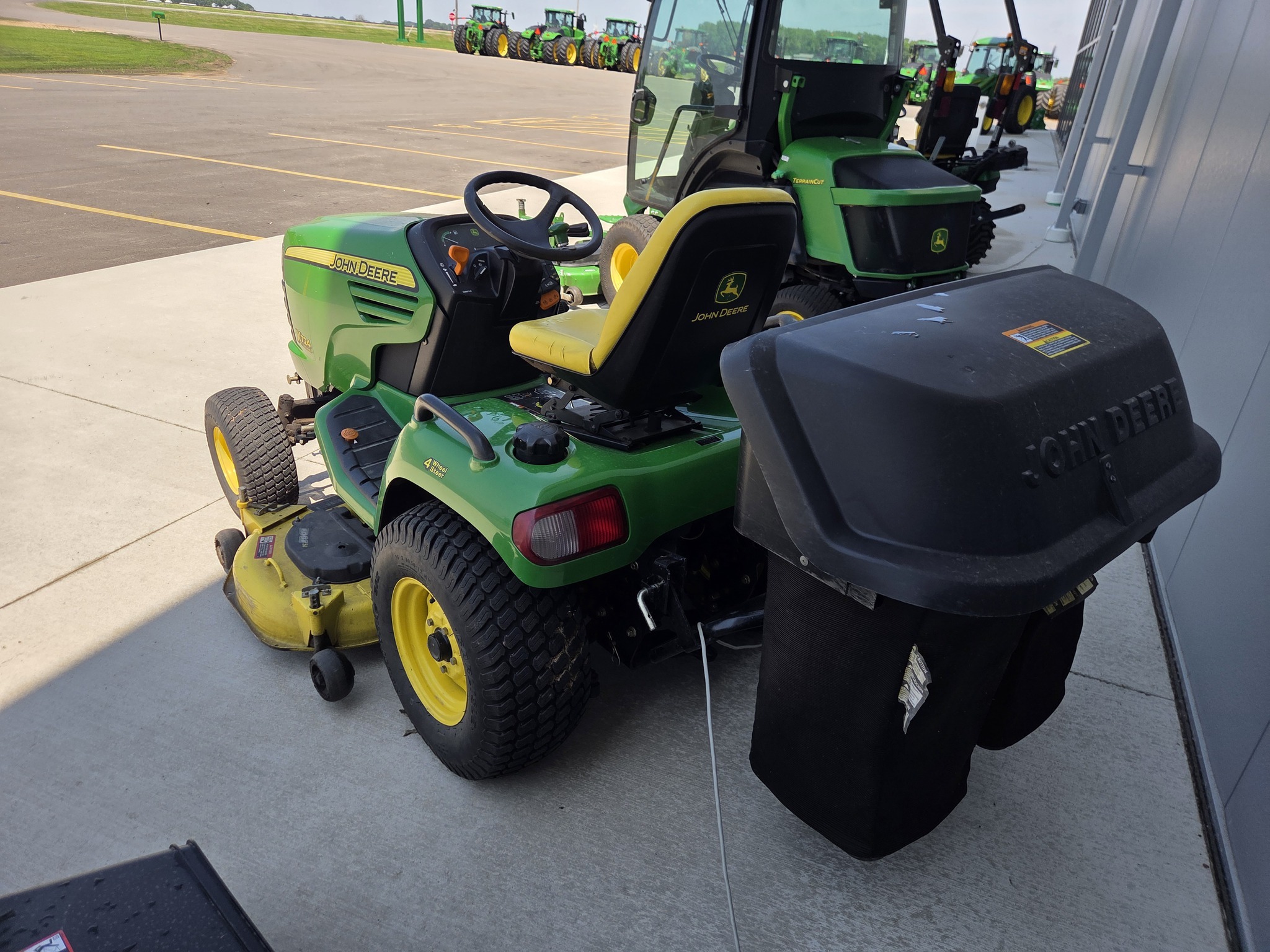 2007 John Deere X724 Lawn Mower