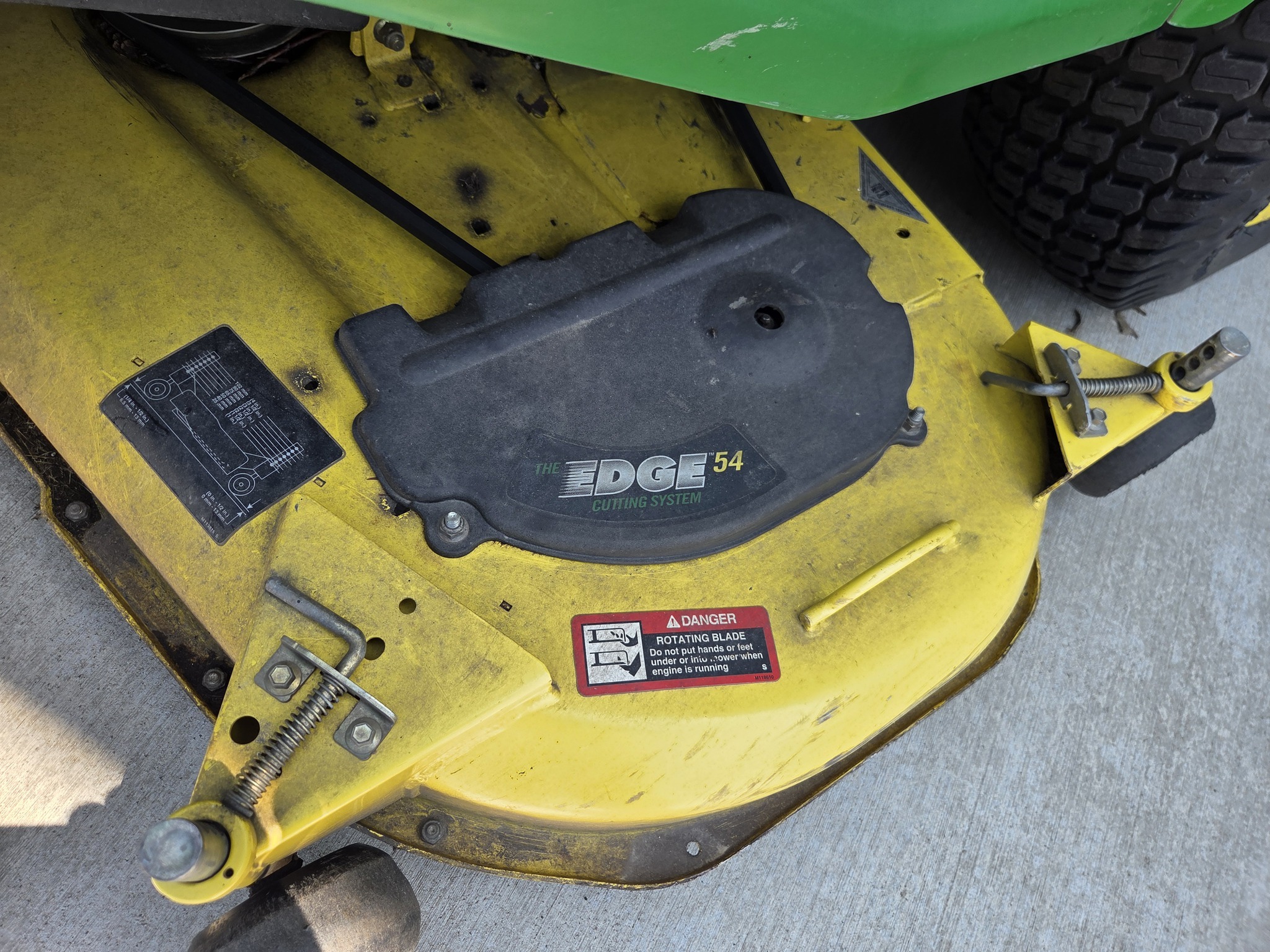 2007 John Deere X724 Lawn Mower