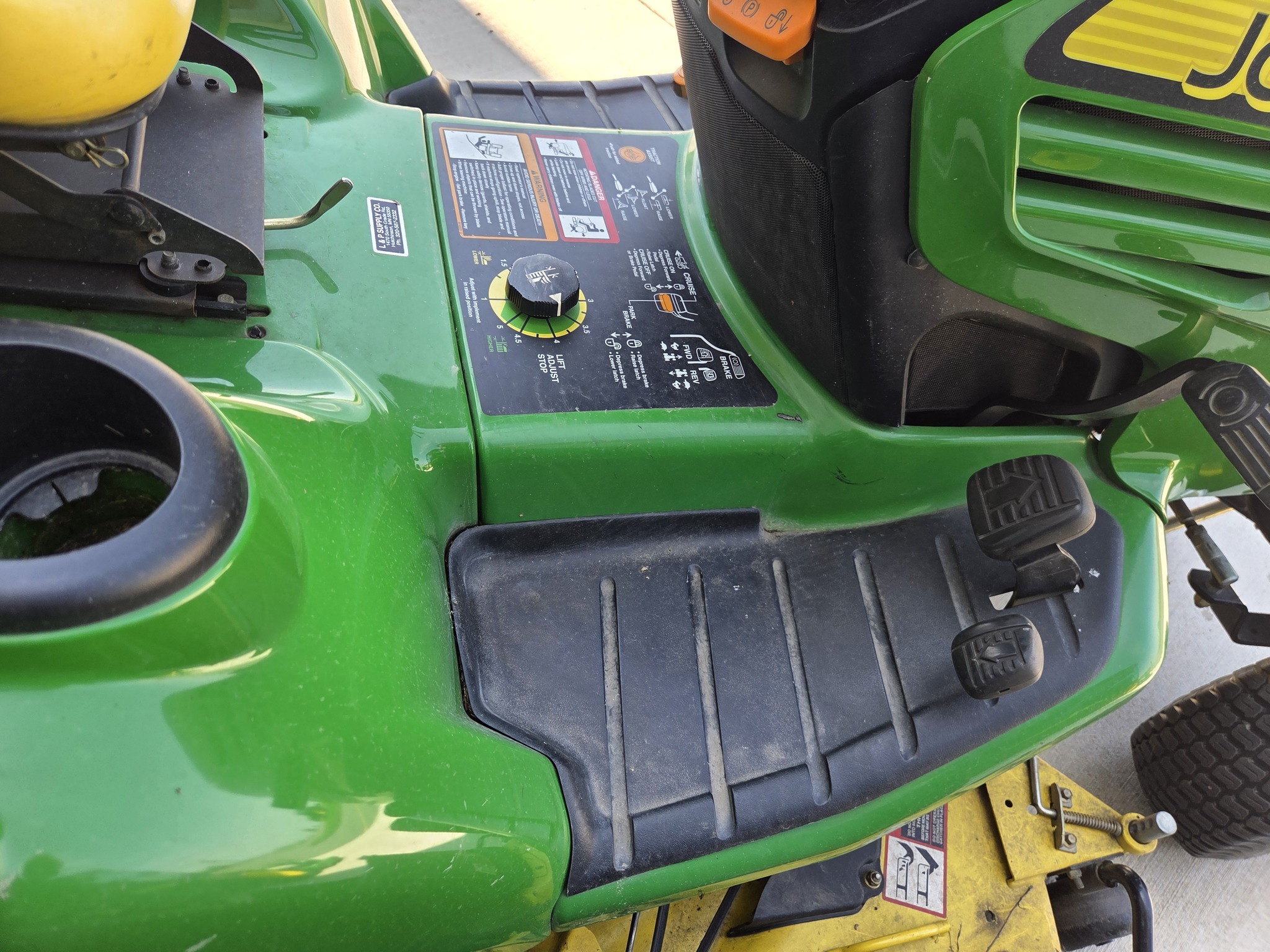 2007 John Deere X724 Lawn Mower
