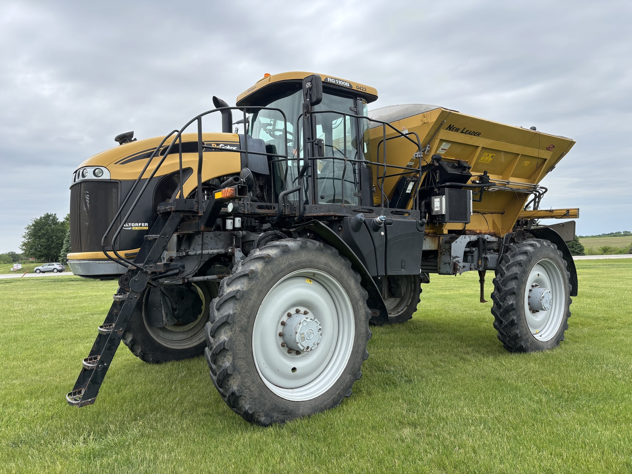2017 Ag-Chem RoGator 1100B Self-Propelled Sprayer