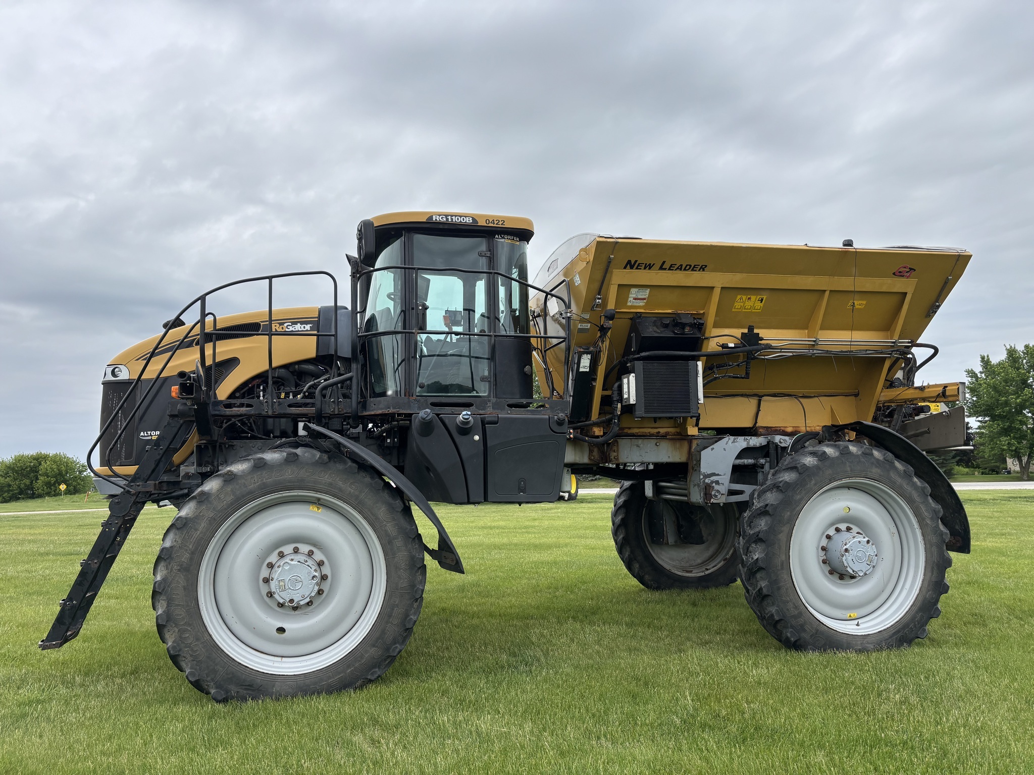 2017 Ag-Chem RoGator 1100B Self-Propelled Sprayer