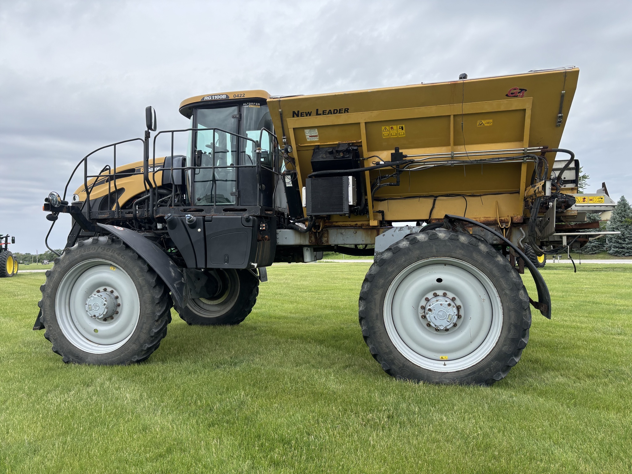 2017 Ag-Chem RoGator 1100B Self-Propelled Sprayer