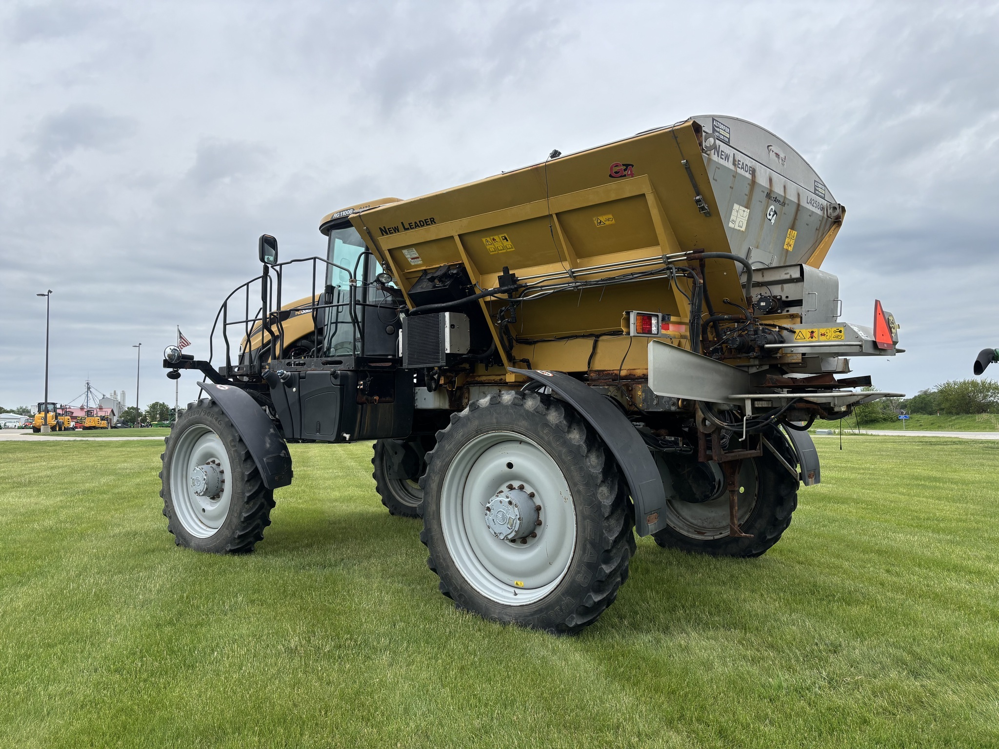 2017 Ag-Chem RoGator 1100B Self-Propelled Sprayer