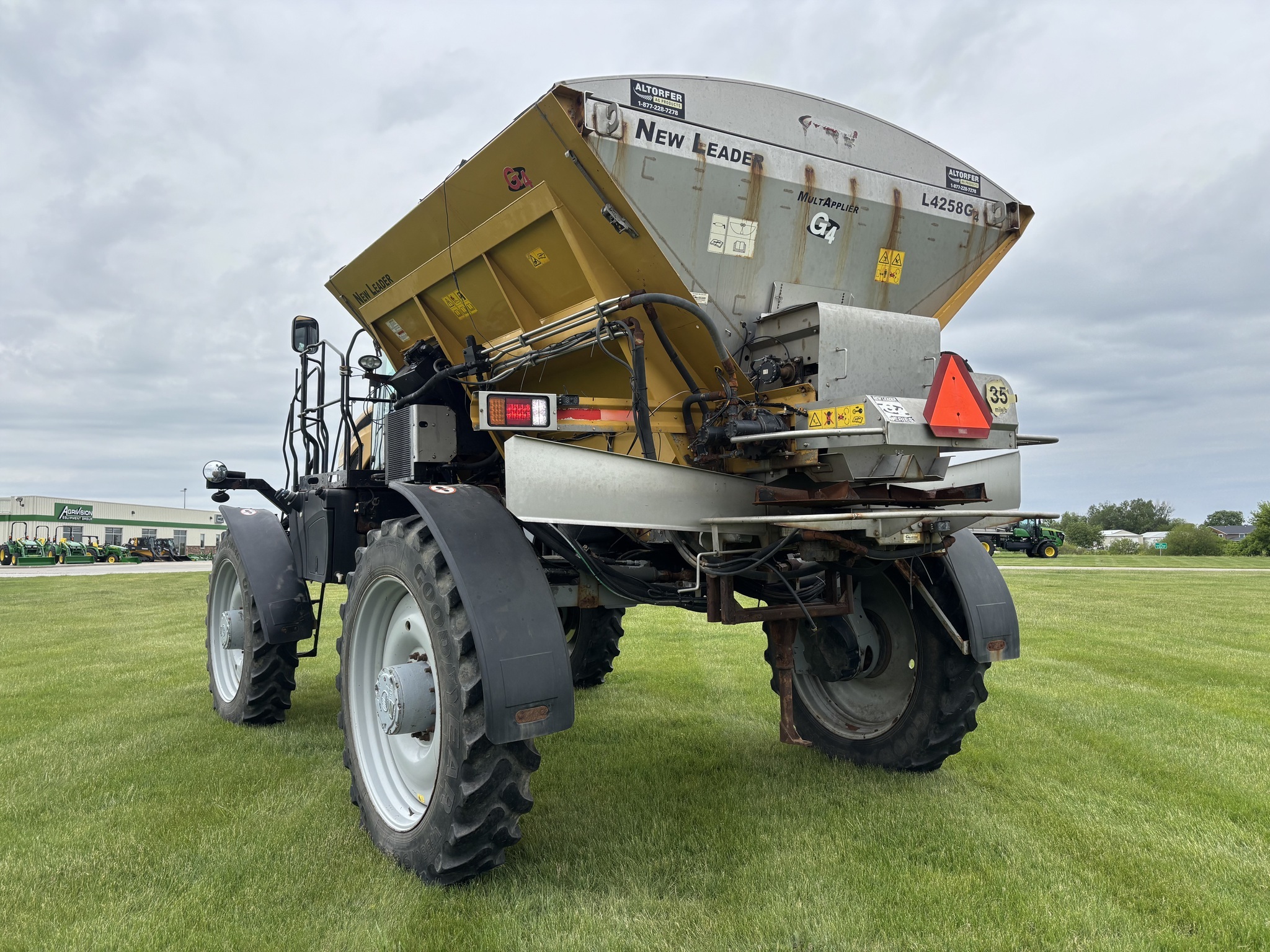 2017 Ag-Chem RoGator 1100B Self-Propelled Sprayer