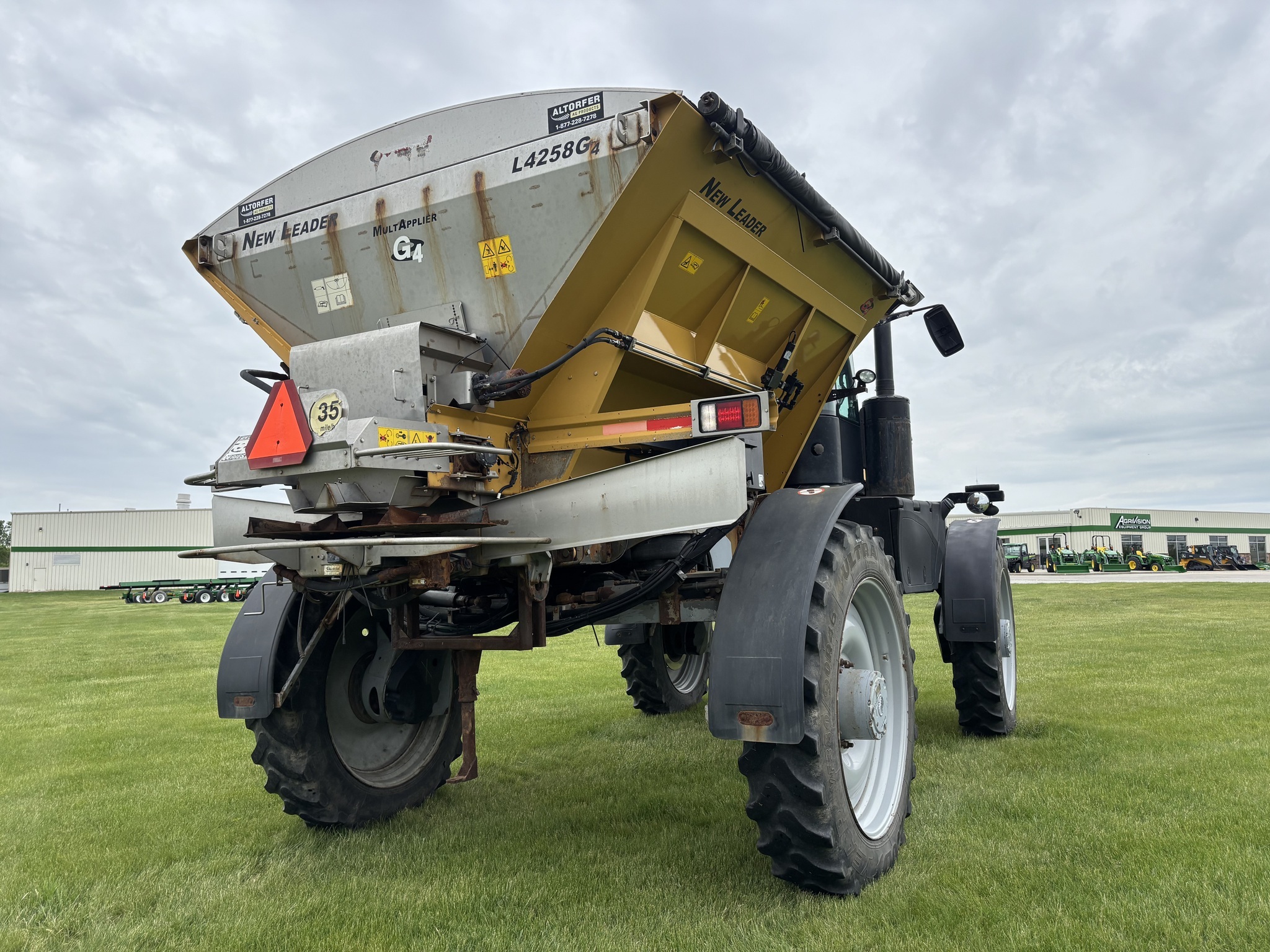 2017 Ag-Chem RoGator 1100B Self-Propelled Sprayer
