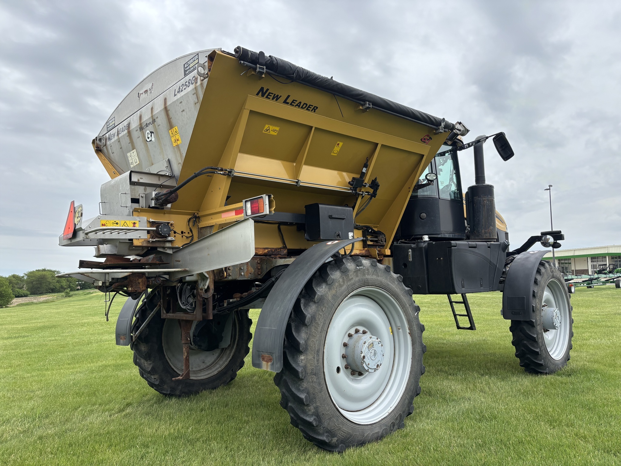 2017 Ag-Chem RoGator 1100B Self-Propelled Sprayer