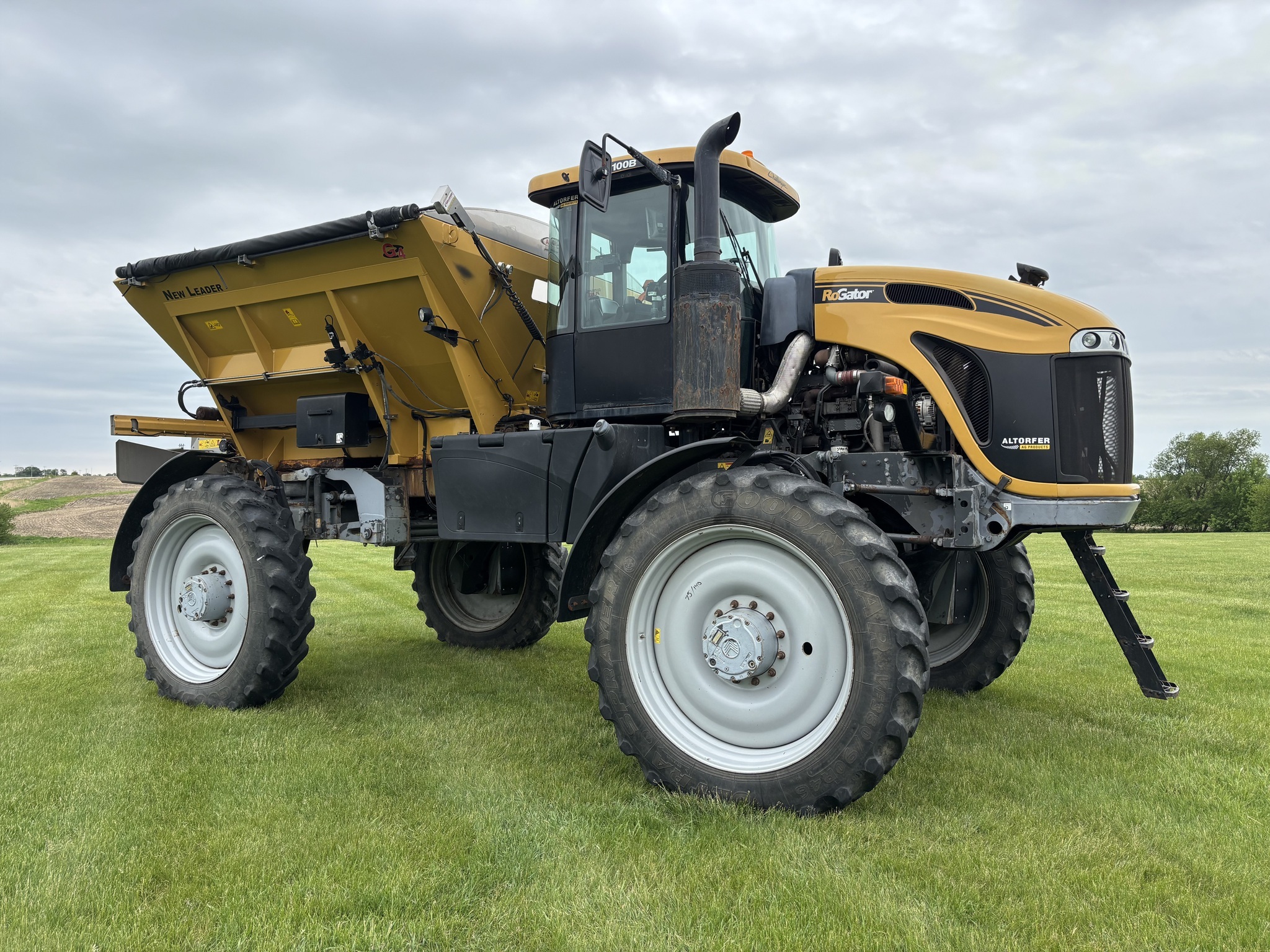 2017 Ag-Chem RoGator 1100B Self-Propelled Sprayer