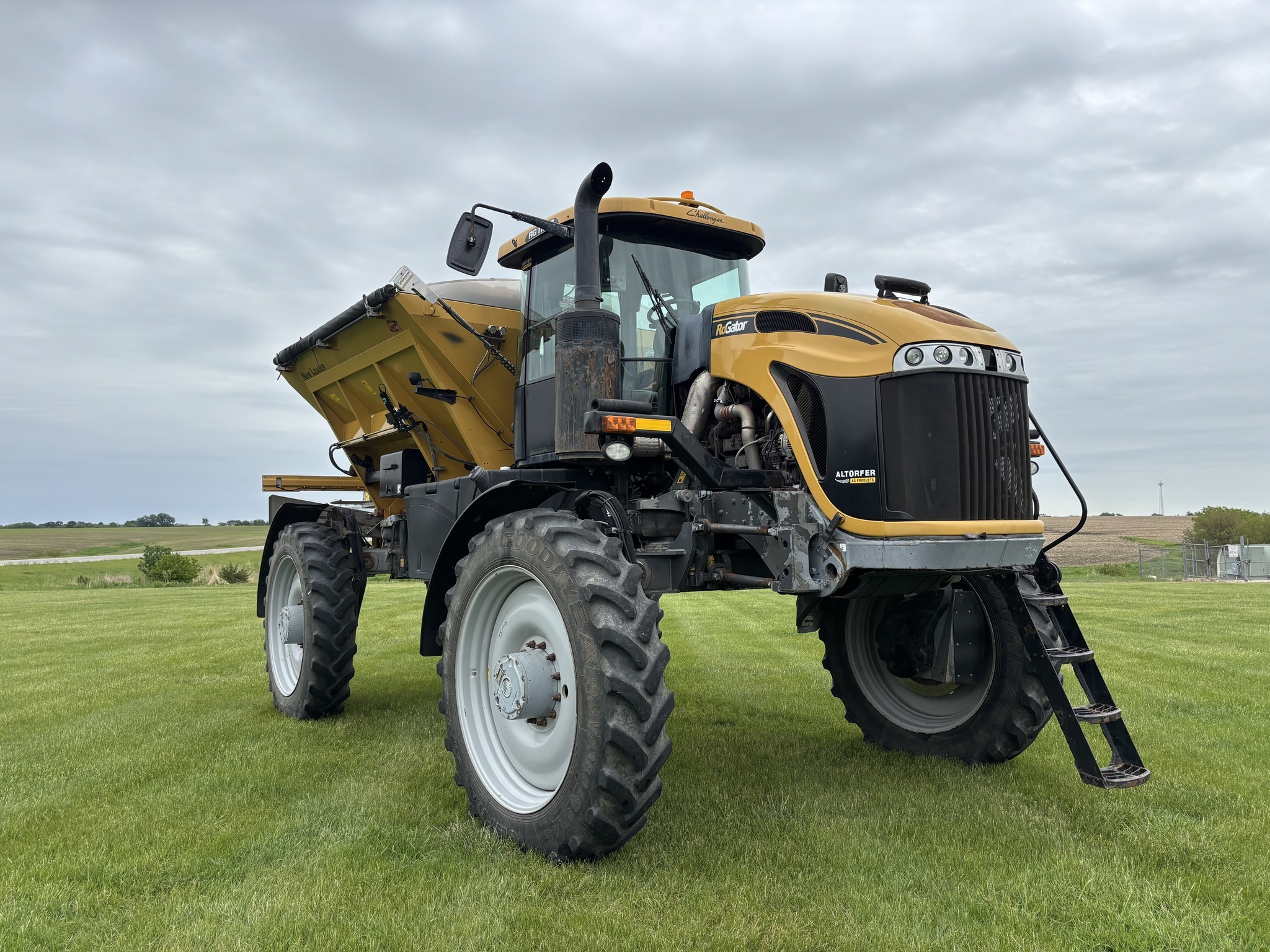 2017 Ag-Chem RoGator 1100B Self-Propelled Sprayer