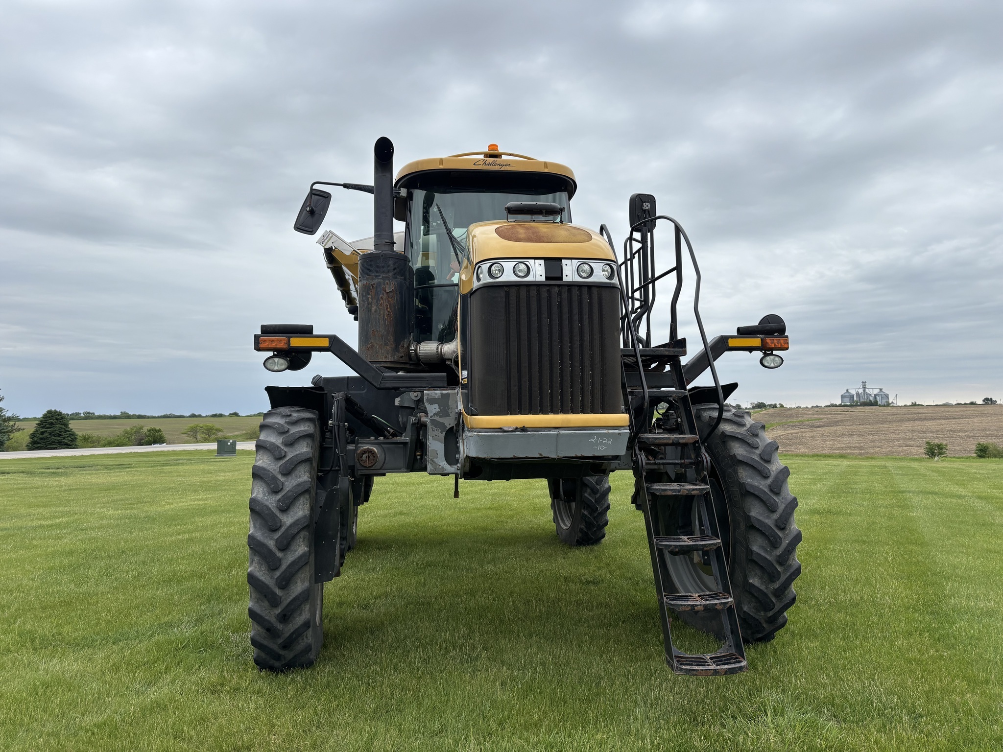 2017 Ag-Chem RoGator 1100B Self-Propelled Sprayer