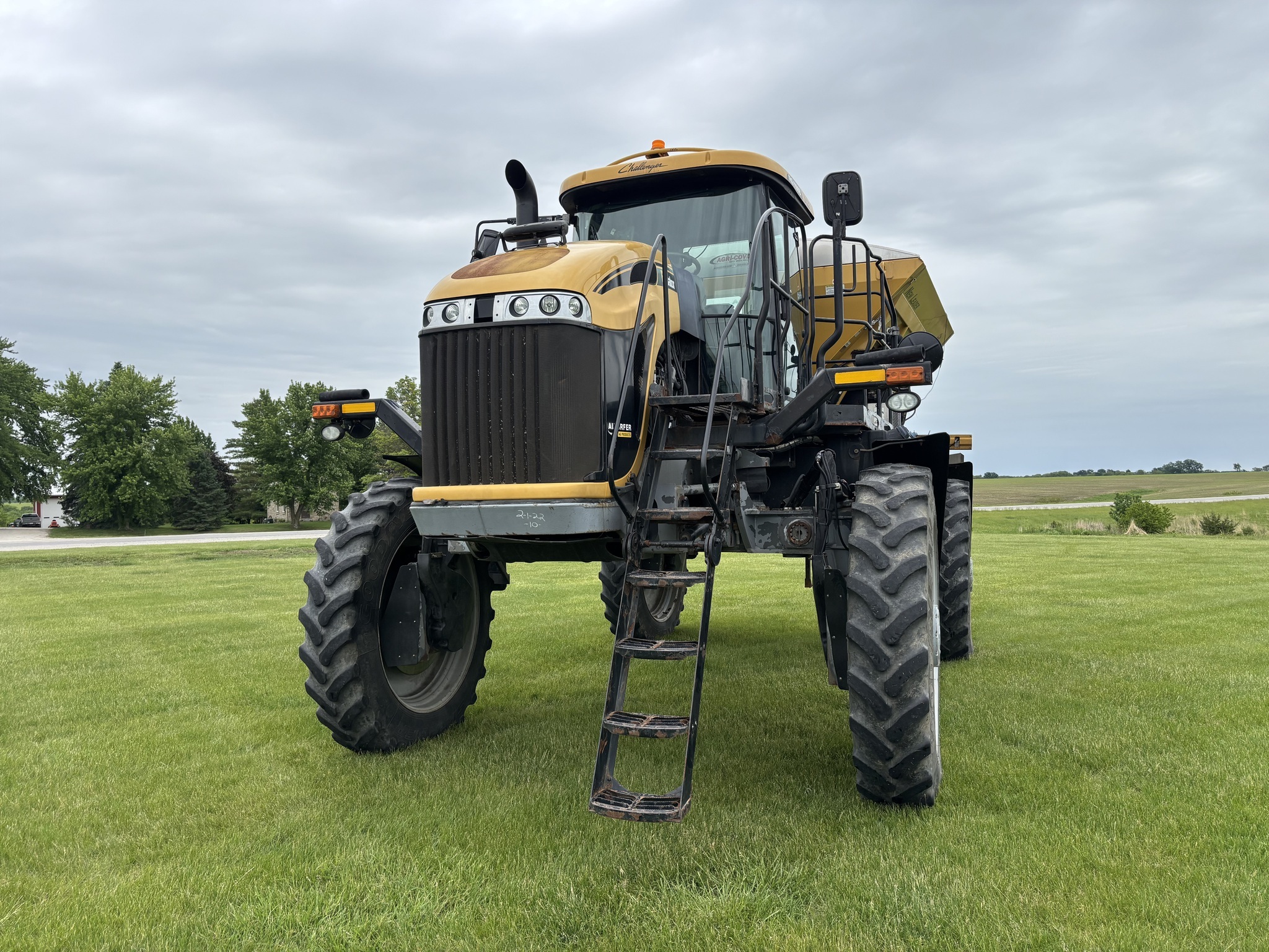 2017 Ag-Chem RoGator 1100B Self-Propelled Sprayer