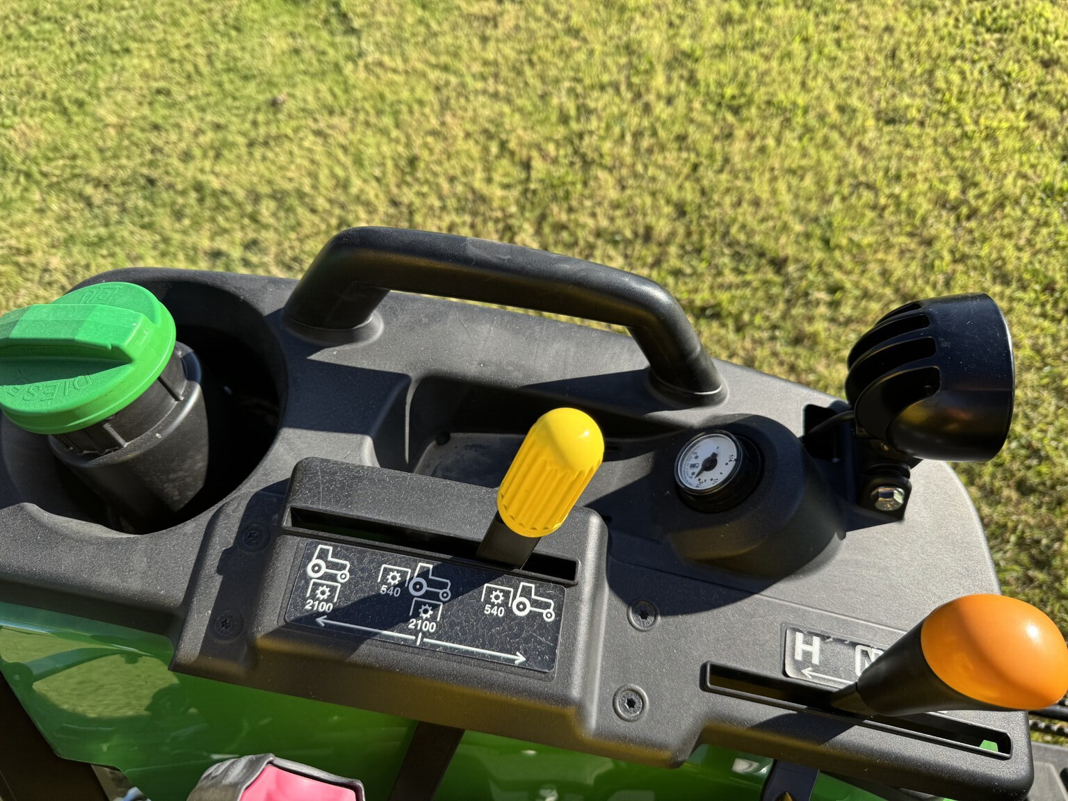 2023 John Deere 2025R Tractor