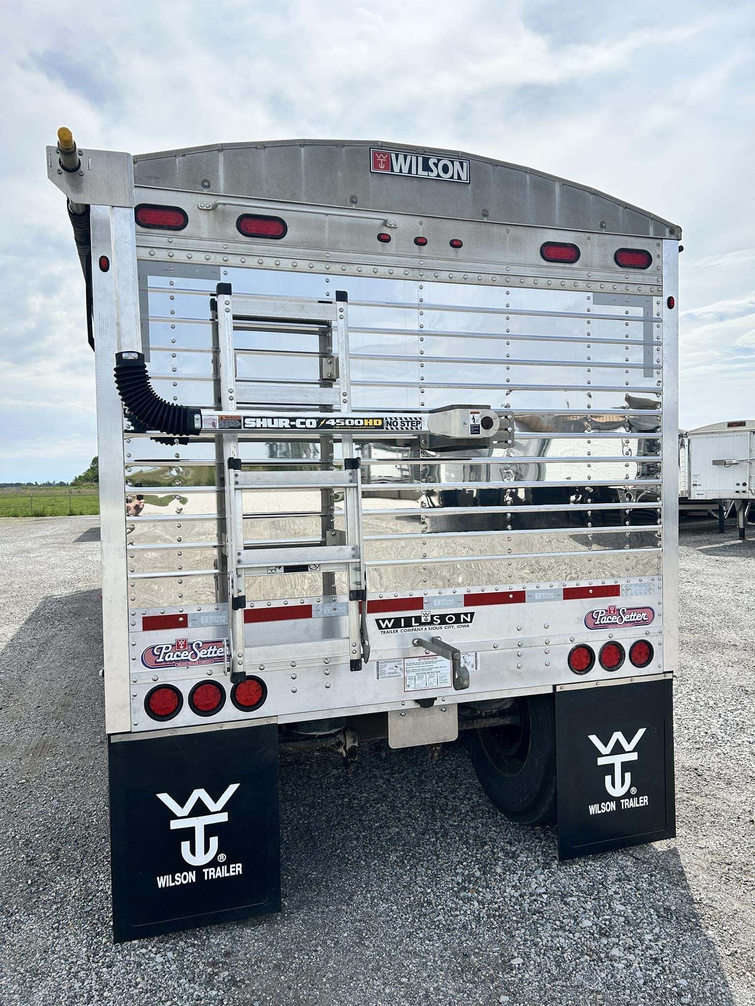 2018 Wilson DWH-601 Grain Trailer