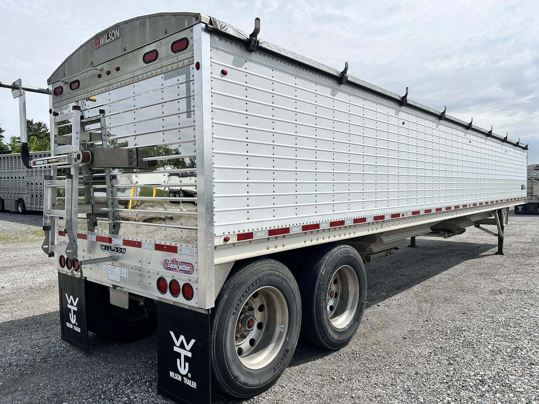 2018 Wilson DWH-601 Grain Trailer