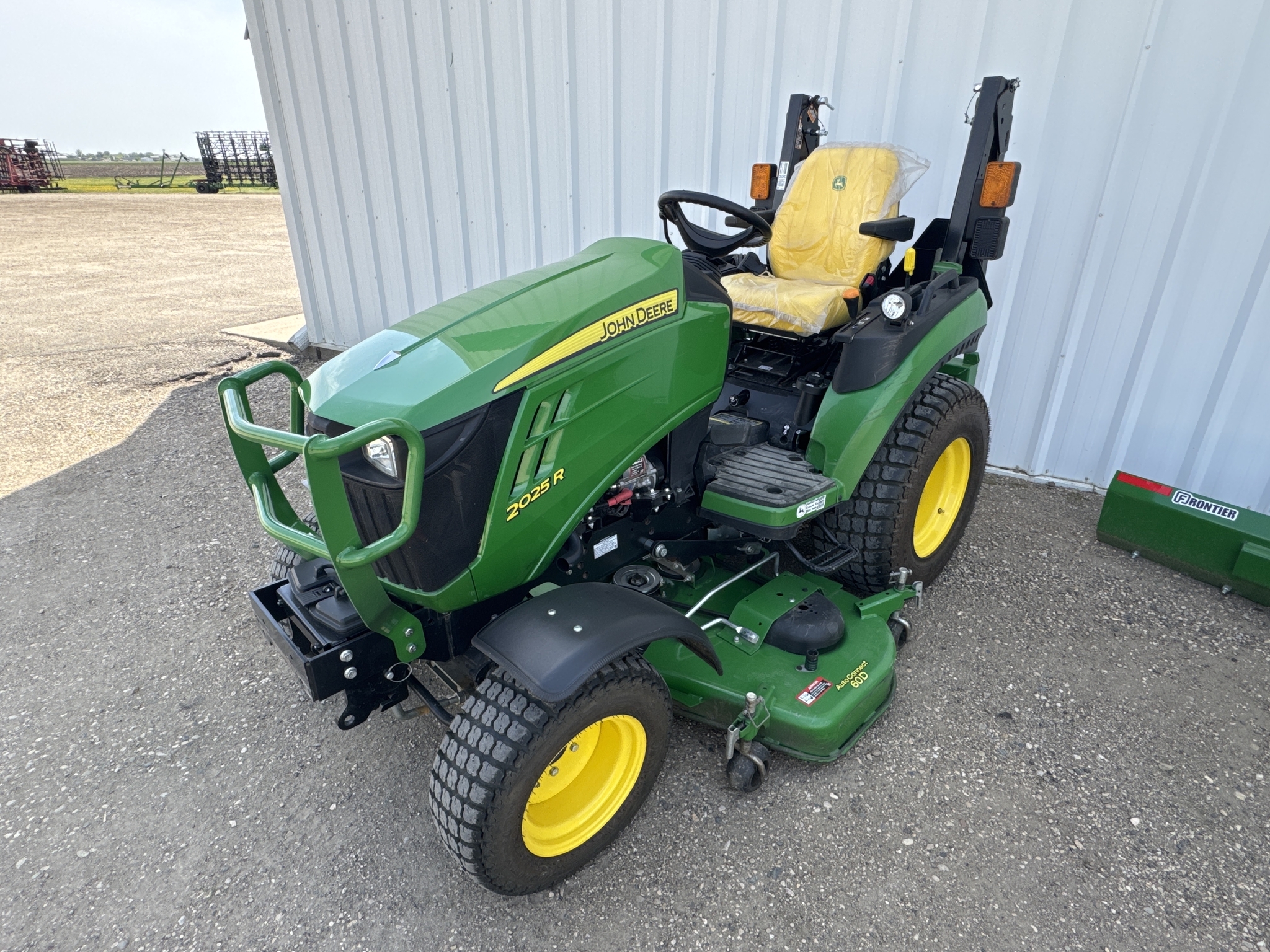 2021 John Deere 2025R Tractor